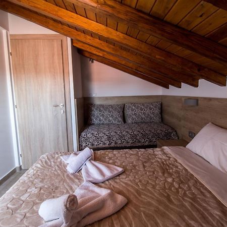 Appartamento Golden Attic Nea Roda Esterno foto