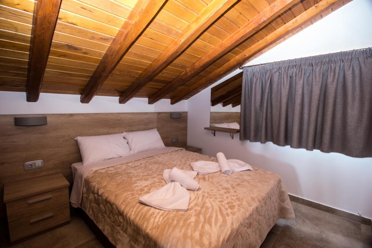 Appartamento Golden Attic Nea Roda Esterno foto