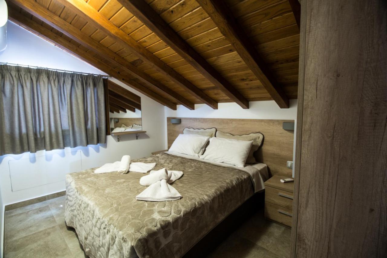 Appartamento Golden Attic Nea Roda Esterno foto