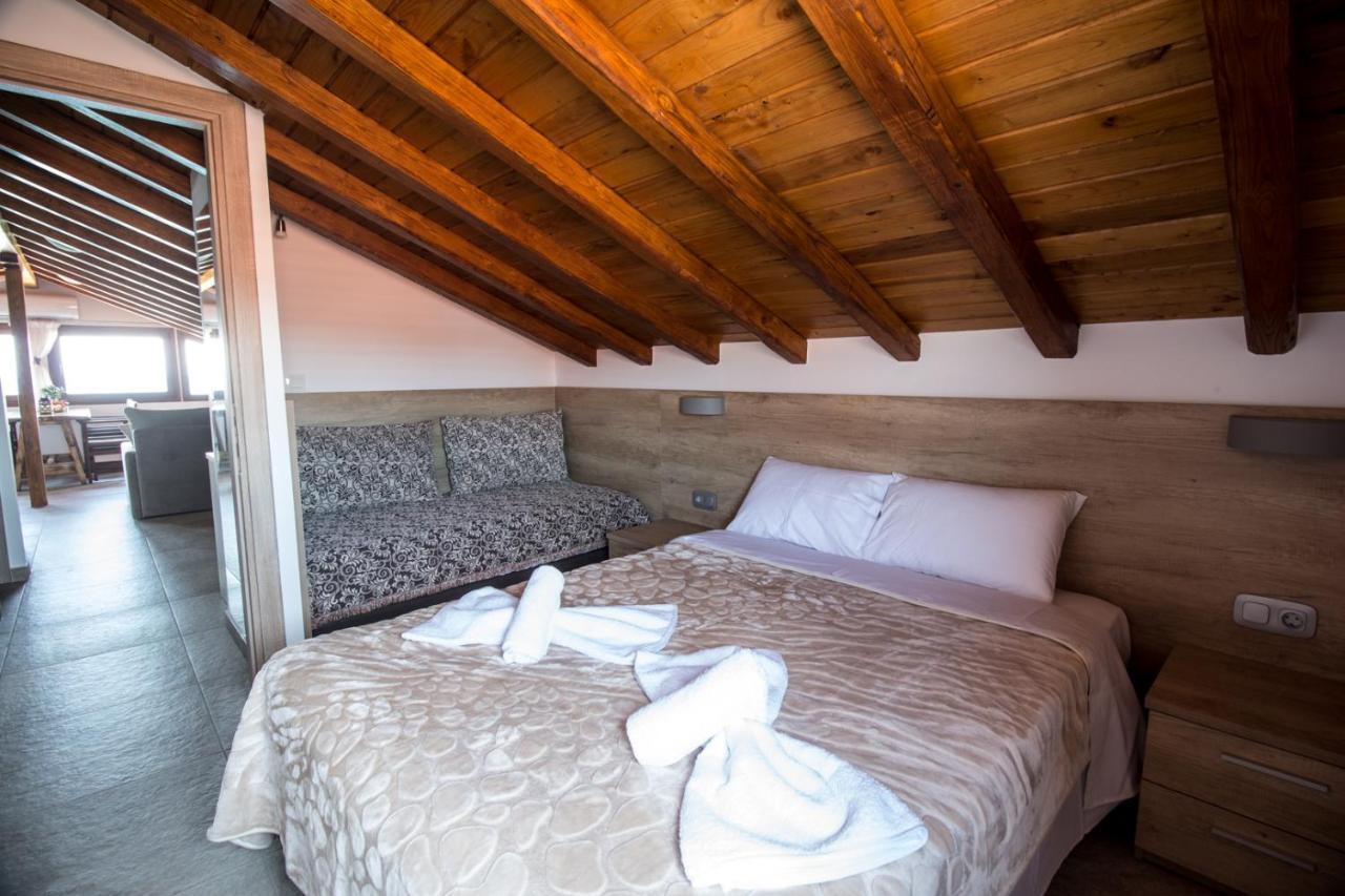 Appartamento Golden Attic Nea Roda Esterno foto